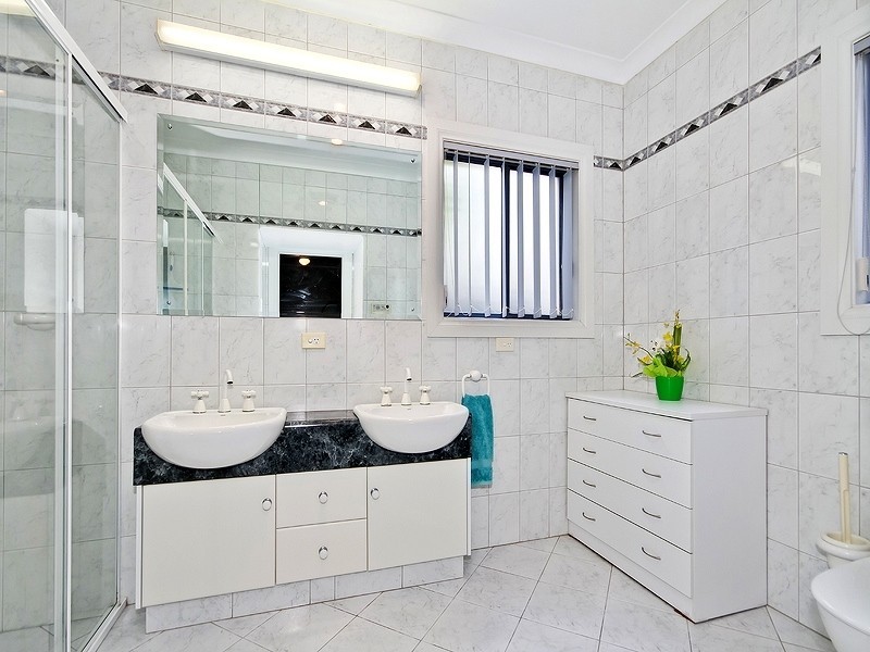 10 Bushland Drive, Aberfoyle Park SA 5159