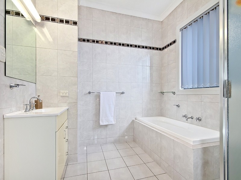 10 Bushland Drive, Aberfoyle Park SA 5159