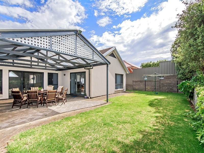 10 Bushland Drive, Aberfoyle Park SA 5159