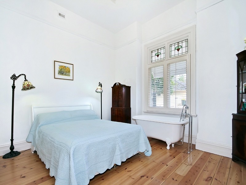 34 Penzance Street, Glenelg SA 5045