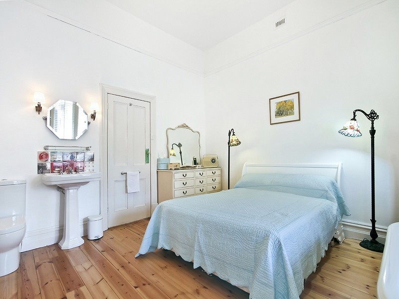 34 Penzance Street, Glenelg SA 5045