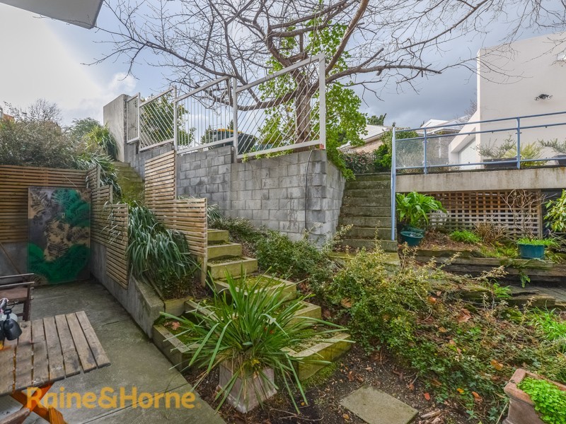 2/7 Montgomery Court, Sandy Bay TAS 7005