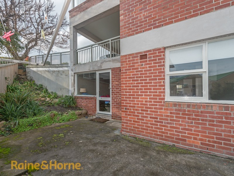 2/7 Montgomery Court, Sandy Bay TAS 7005