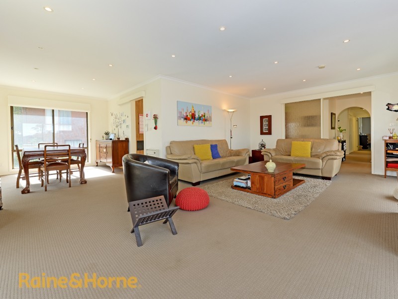 33 Sherwood Court, Lindisfarne TAS 7015