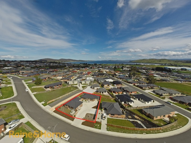 1 and 2 / 31 Mariah Crescent, Oakdowns TAS 7019