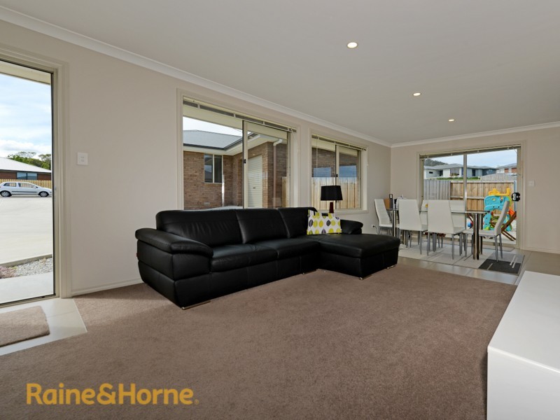 1 and 2 / 31 Mariah Crescent, Oakdowns TAS 7019