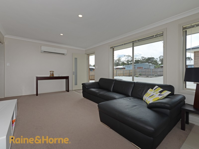 1 and 2 / 31 Mariah Crescent, Oakdowns TAS 7019