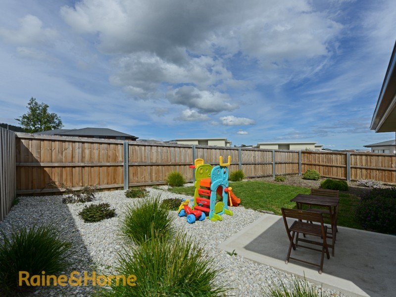 1 and 2 / 31 Mariah Crescent, Oakdowns TAS 7019