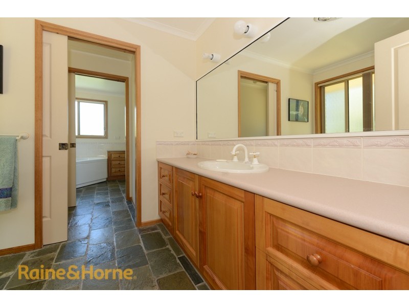 8a Leyden Crt, Seven Mile Beach TAS 7170