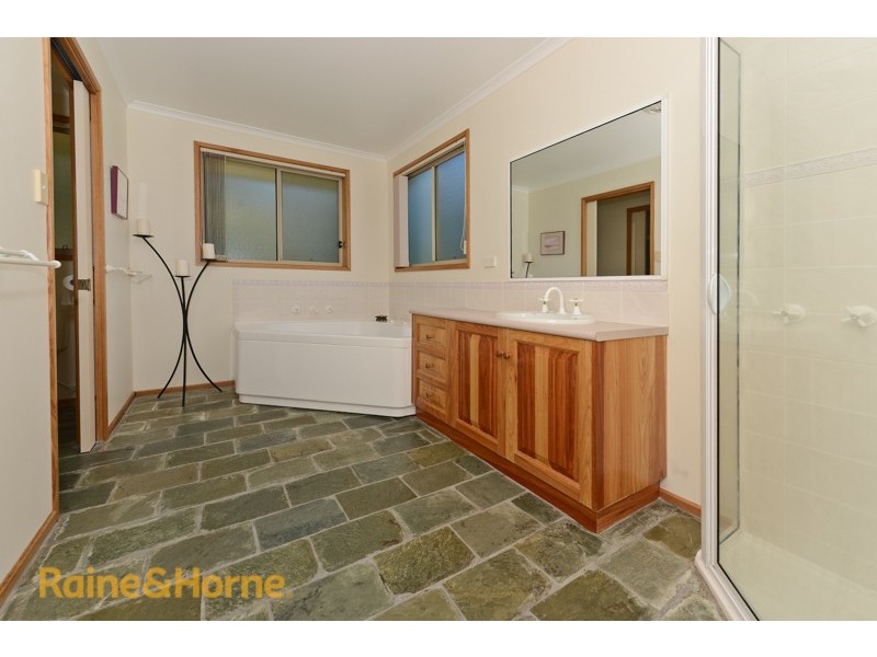 8a Leyden Crt, Seven Mile Beach TAS 7170