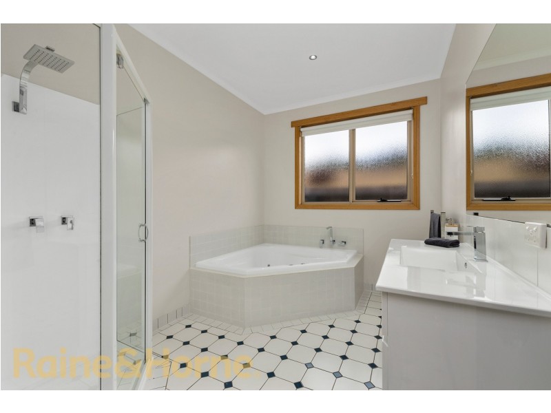 24 Bourbon Avenue, Richmond TAS 7025