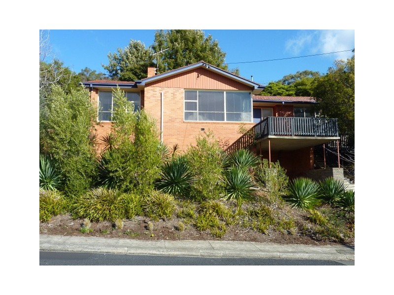 1 Swansea Court, Lindisfarne TAS 7015