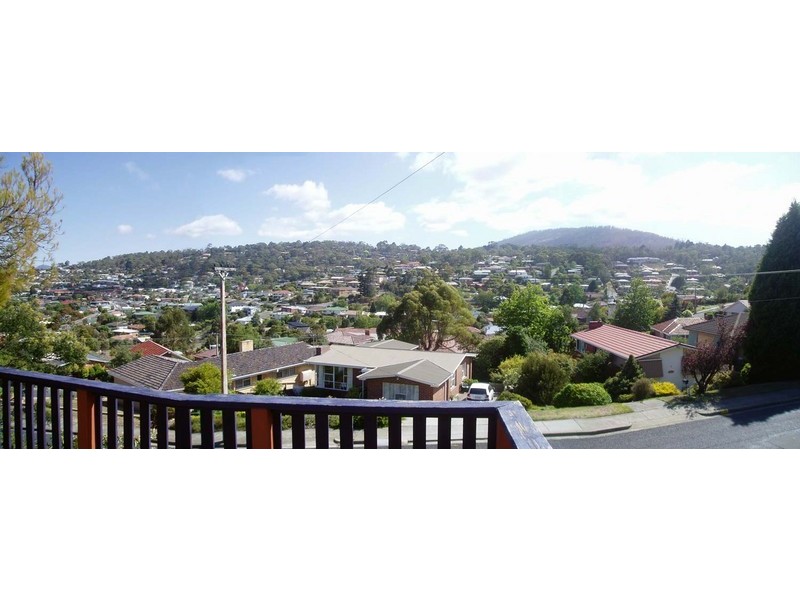 1 Swansea Court, Lindisfarne TAS 7015