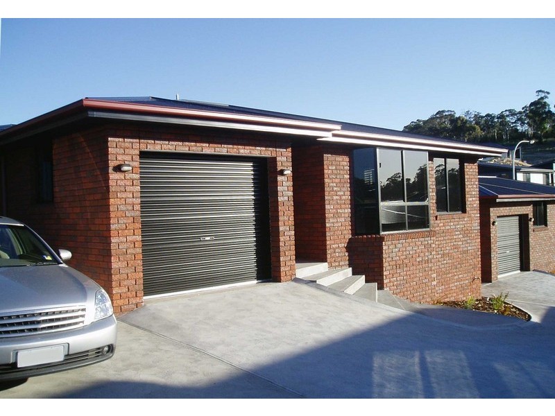 2/12 Walter Place, Howrah TAS 7018