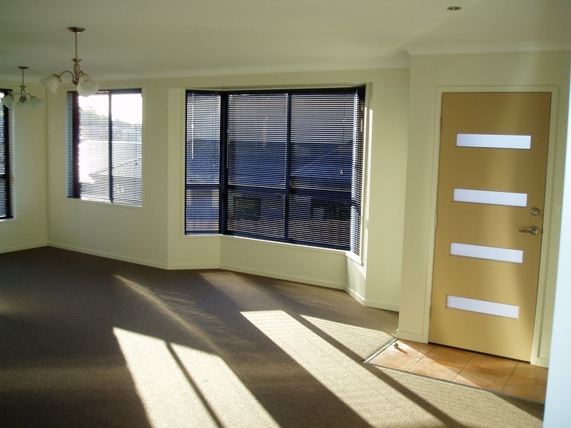2/12 Walter Place, Howrah TAS 7018