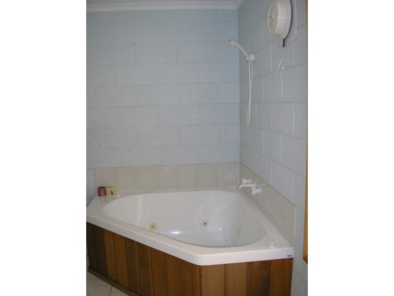 7/42 Sherwood Court, Lindisfarne TAS 7015