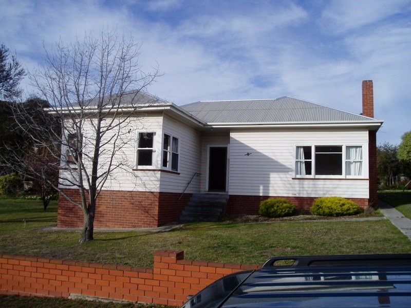 9 Amelia Street, Lindisfarne TAS 7015