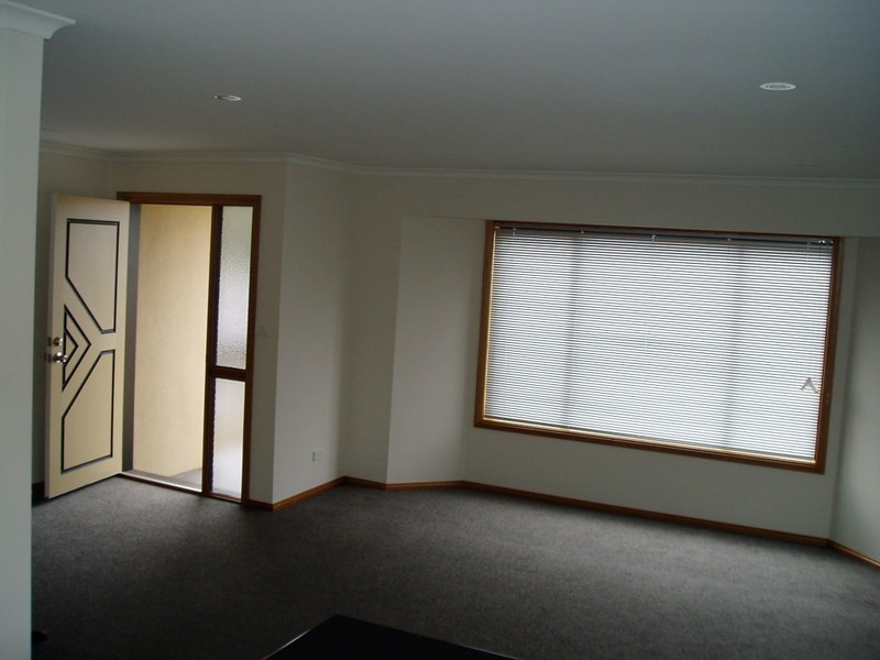 9 Amelia Street, Lindisfarne TAS 7015