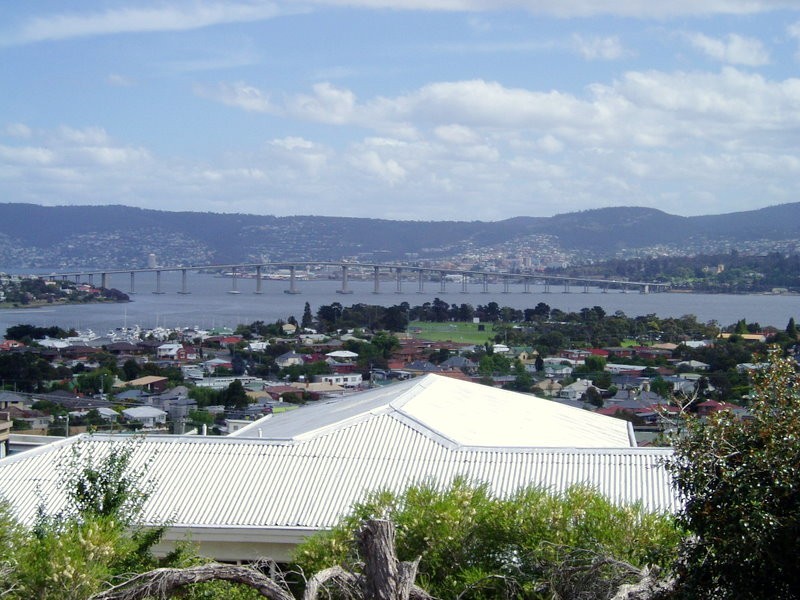 10 Malunna Road, Lindisfarne TAS 7015