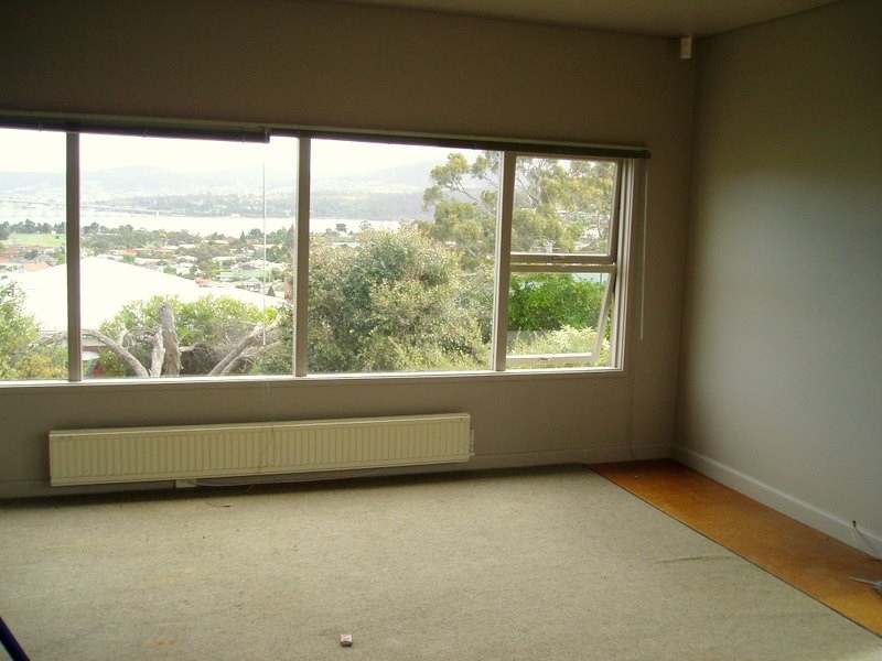 10 Malunna Road, Lindisfarne TAS 7015