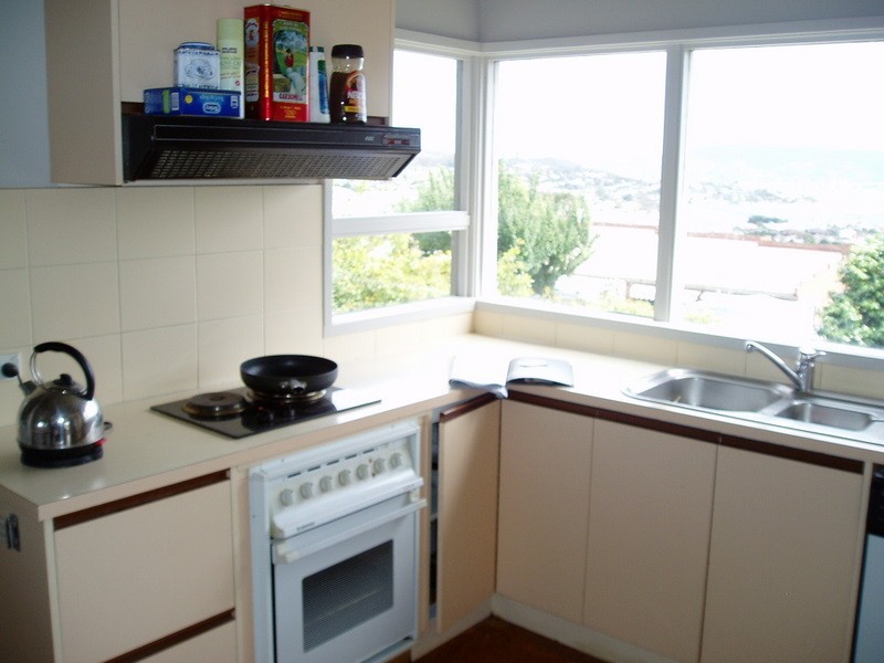 10 Malunna Road, Lindisfarne TAS 7015