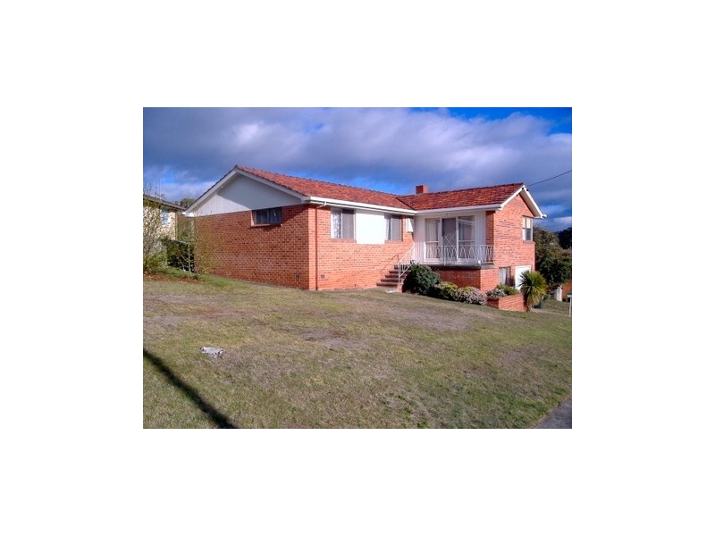 35 Henley Street, Lindisfarne TAS 7015