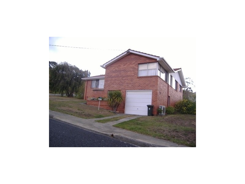 35 Henley Street, Lindisfarne TAS 7015