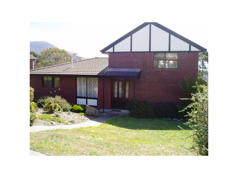 2/7 Lachlan Drive, Mount Nelson TAS 7007