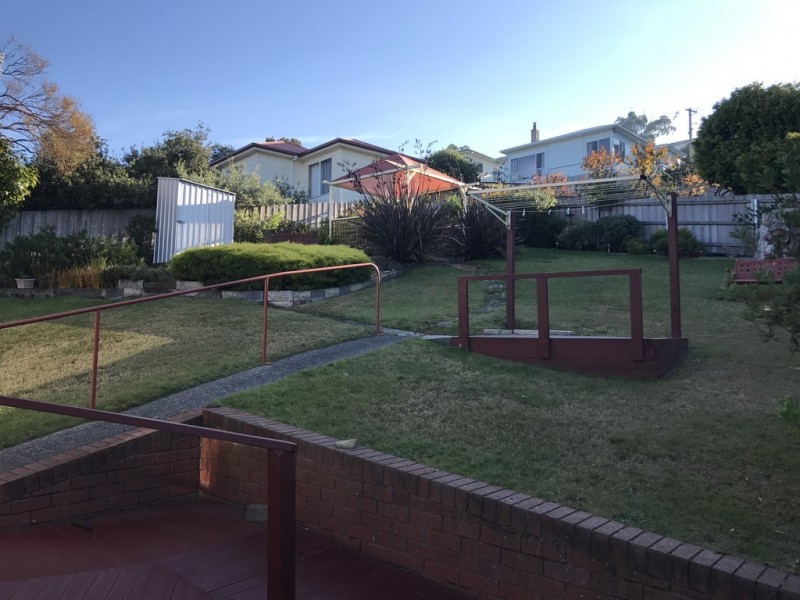 37 MALUNNA ROAD, Lindisfarne TAS 7015