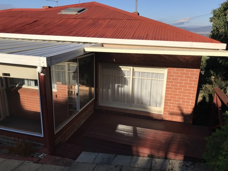 37 MALUNNA ROAD, Lindisfarne TAS 7015