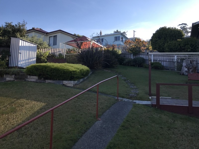 37 MALUNNA ROAD, Lindisfarne TAS 7015