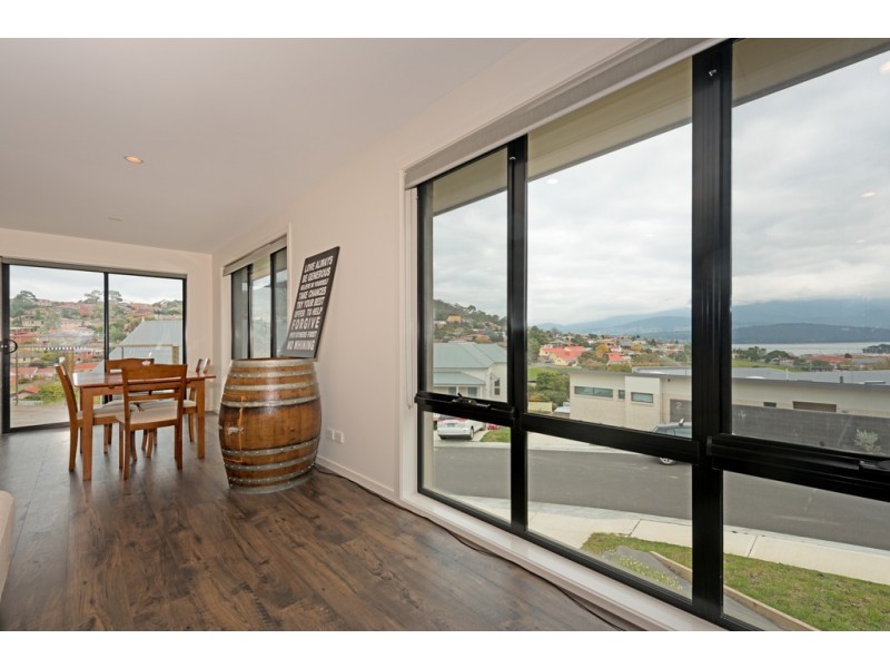 1 Atwell Court, Lindisfarne TAS 7015