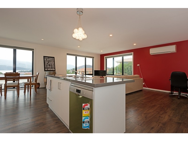 1 Atwell Court, Lindisfarne TAS 7015