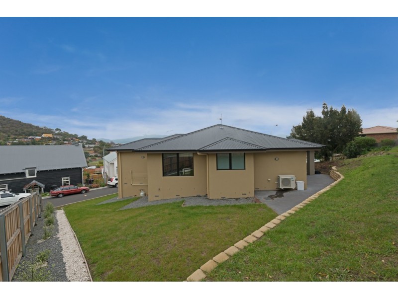 1 Atwell Court, Lindisfarne TAS 7015