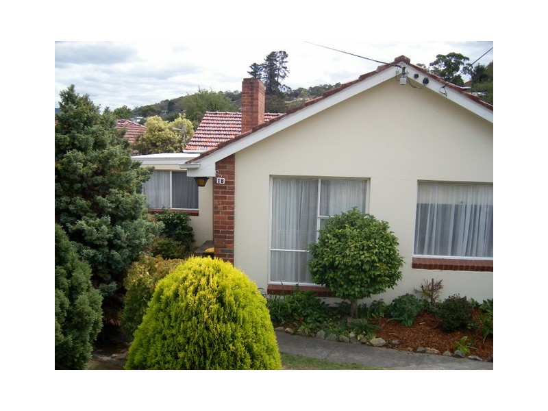 18 Henley Street, Lindisfarne TAS 7015