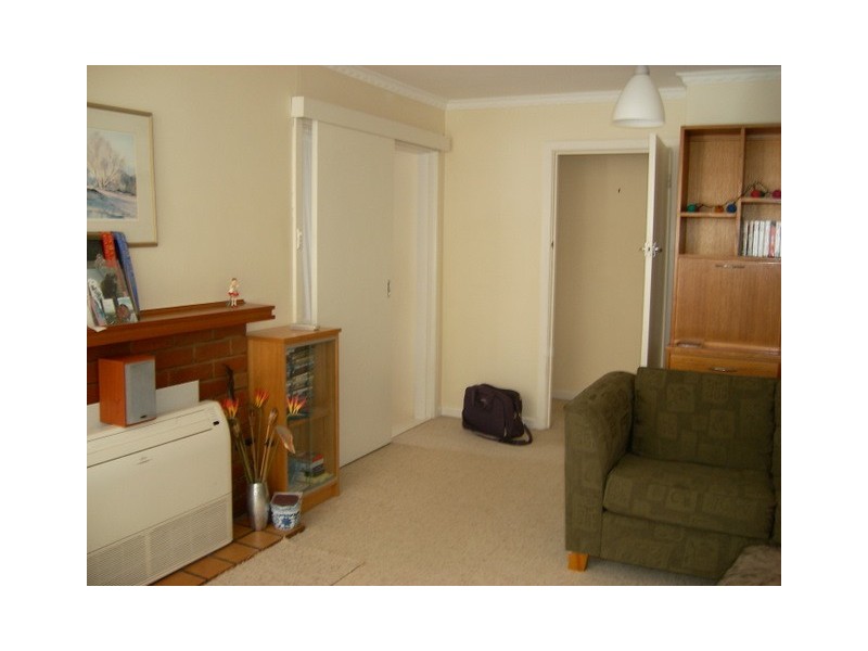 18 Henley Street, Lindisfarne TAS 7015