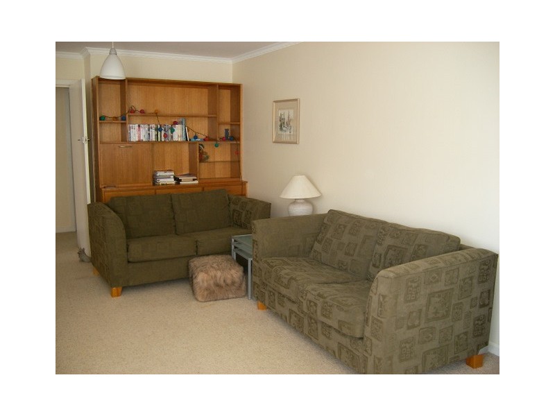 18 Henley Street, Lindisfarne TAS 7015