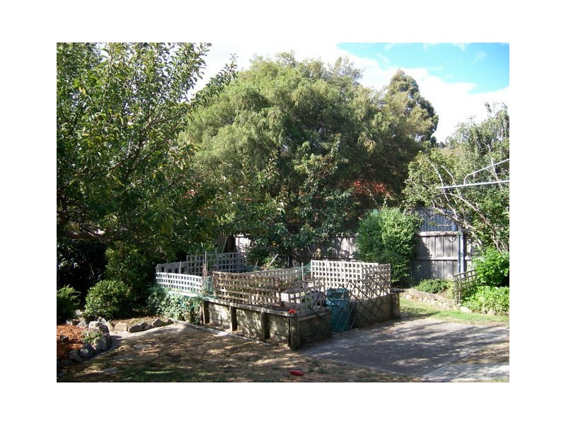 18 Henley Street, Lindisfarne TAS 7015