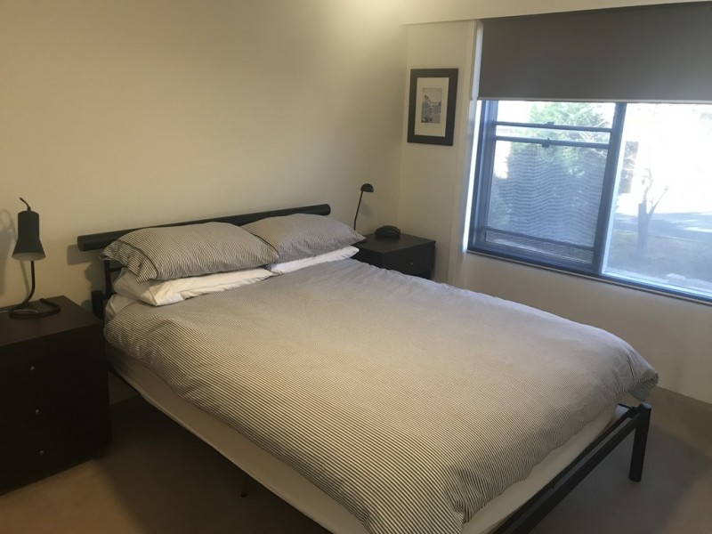 3/8 BALLAWINNIE ROAD, Lindisfarne TAS 7015