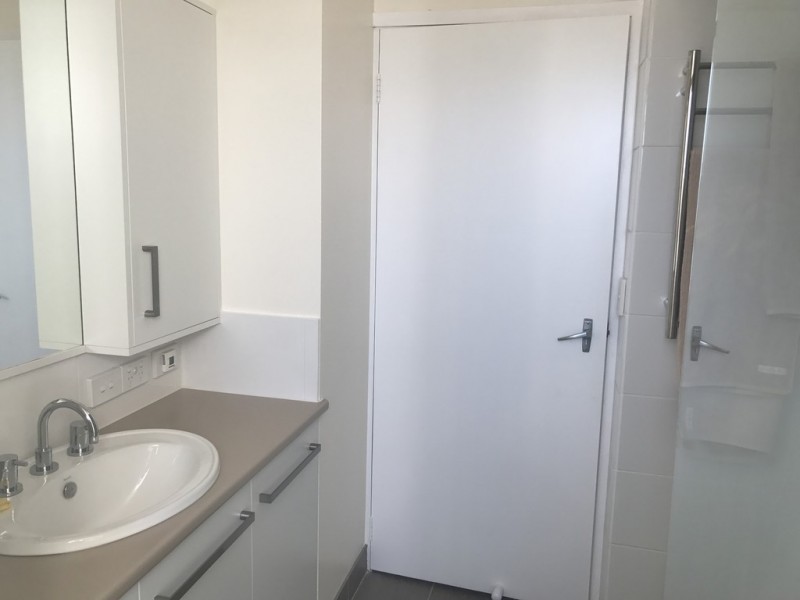 3/8 BALLAWINNIE ROAD, Lindisfarne TAS 7015