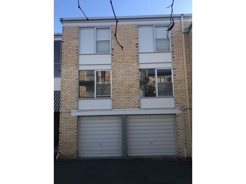 3/8 BALLAWINNIE ROAD, Lindisfarne TAS 7015