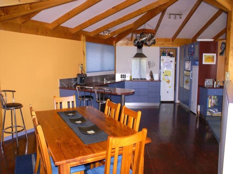 16 Clives Avenue, Old Beach TAS 7017