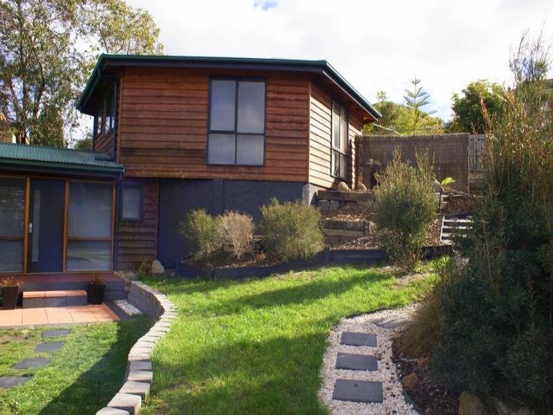 16 Clives Avenue, Old Beach TAS 7017