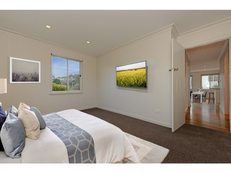 5 SCHOUTEN STREET, Warrane TAS 7018