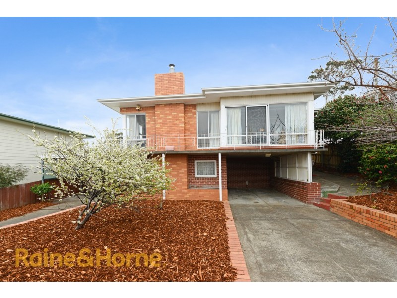 30 Karoola Road, Lindisfarne TAS 7015