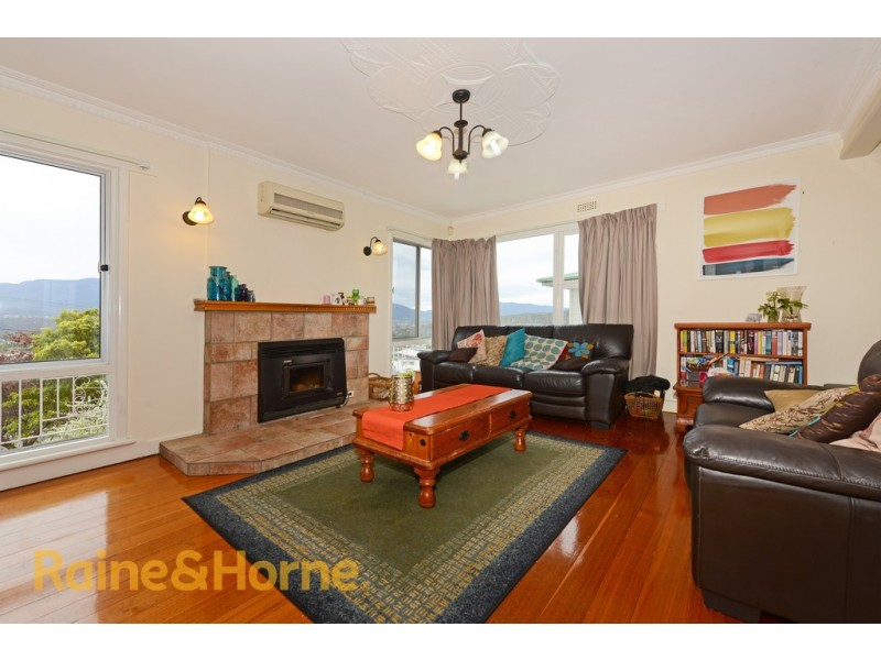 30 Karoola Road, Lindisfarne TAS 7015