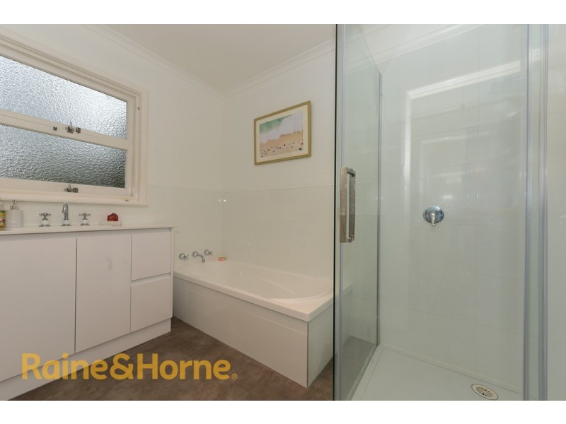 30 Karoola Road, Lindisfarne TAS 7015