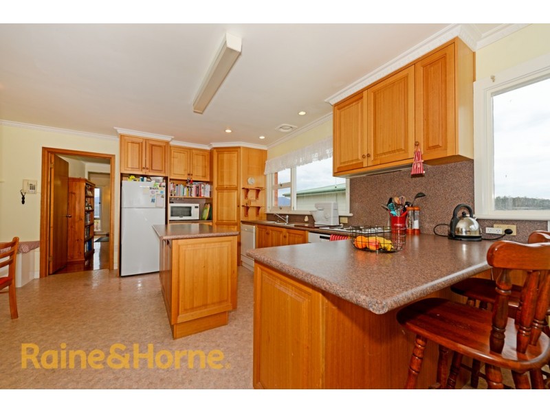 30 Karoola Road, Lindisfarne TAS 7015