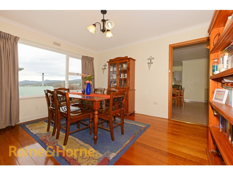 30 Karoola Road, Lindisfarne TAS 7015