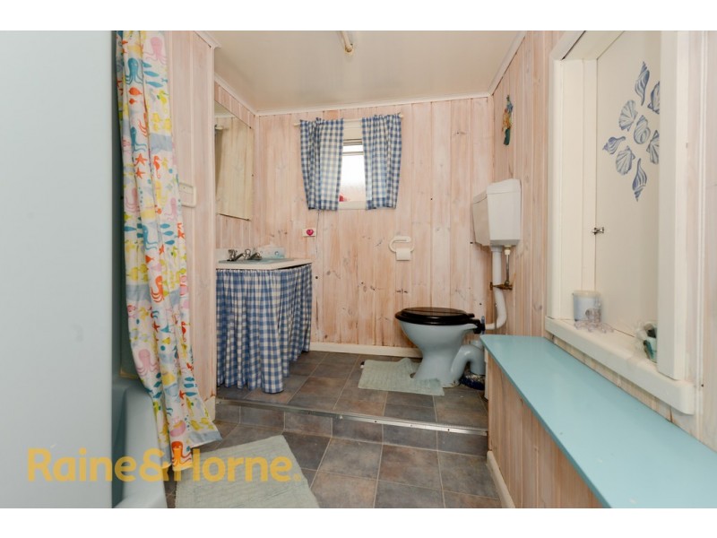 30 Karoola Road, Lindisfarne TAS 7015